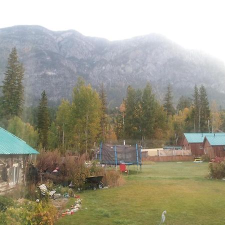 Steamboat Mountain Chalets Hotel Spillimacheen Kültér fotó
