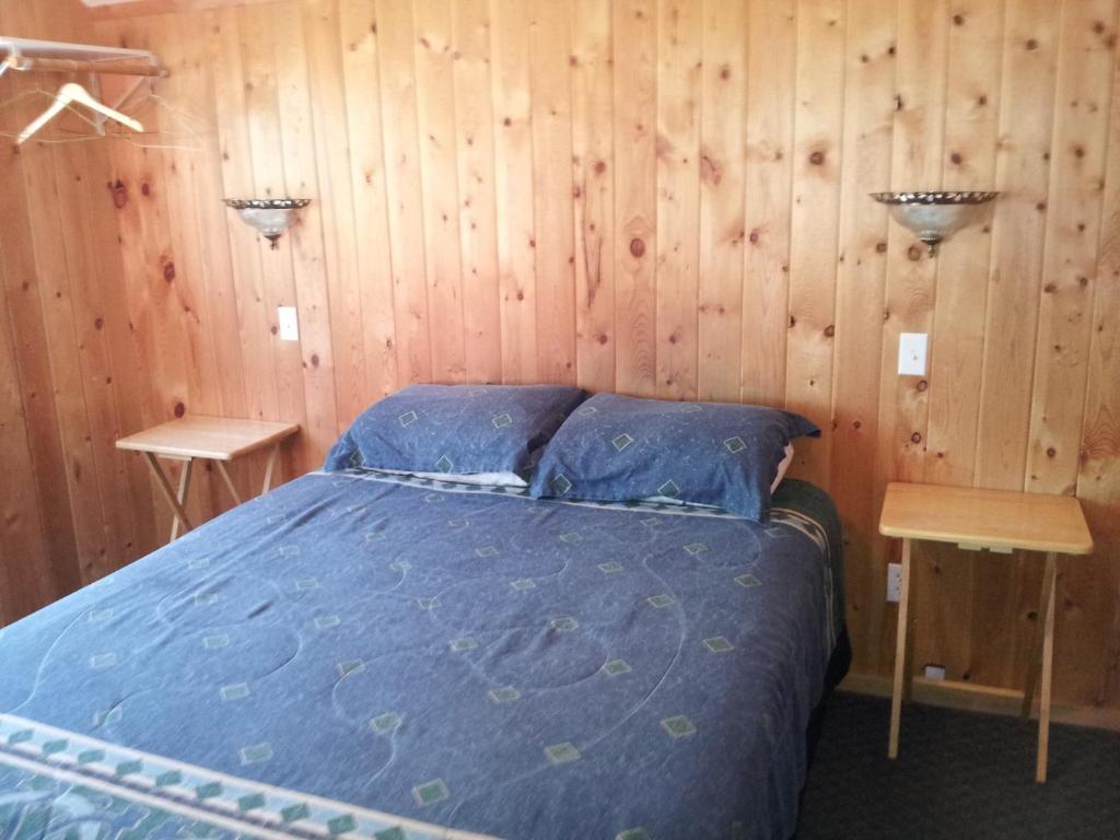 Steamboat Mountain Chalets Hotel Spillimacheen Szoba fotó
