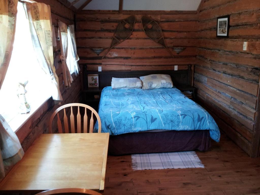 Steamboat Mountain Chalets Hotel Spillimacheen Szoba fotó