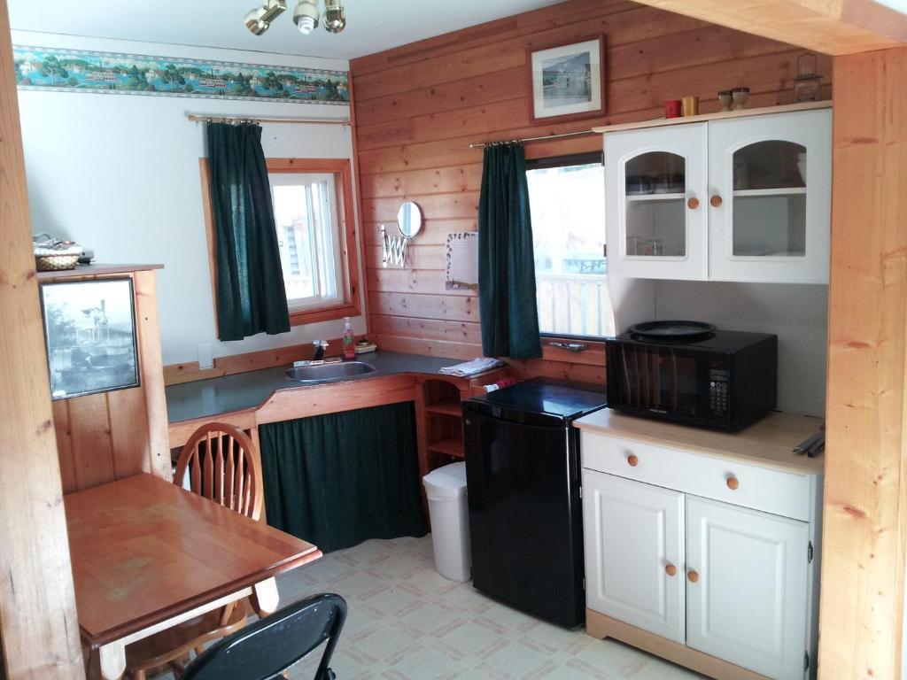 Steamboat Mountain Chalets Hotel Spillimacheen Szoba fotó