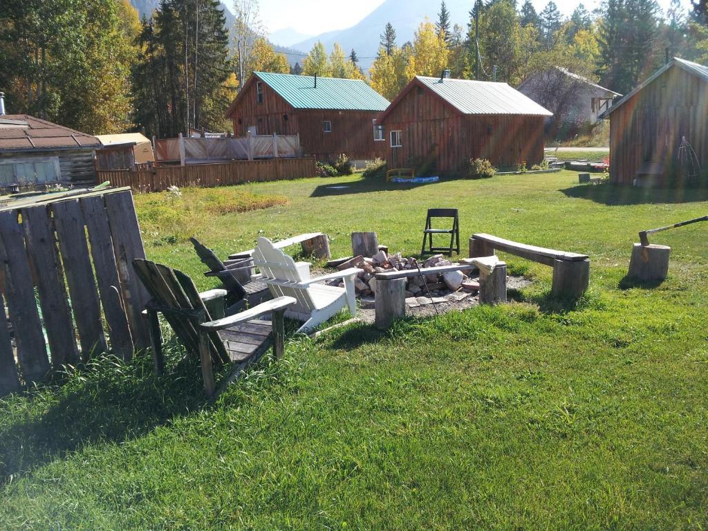 Steamboat Mountain Chalets Hotel Spillimacheen Kültér fotó