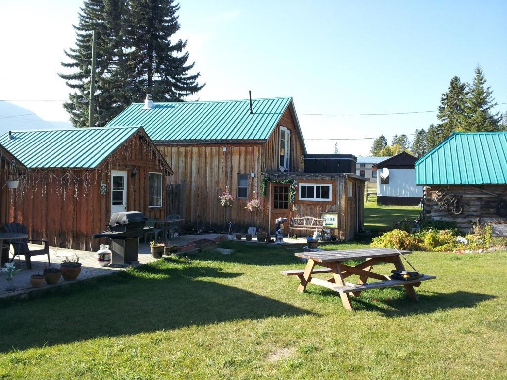 Steamboat Mountain Chalets Hotel Spillimacheen Kültér fotó