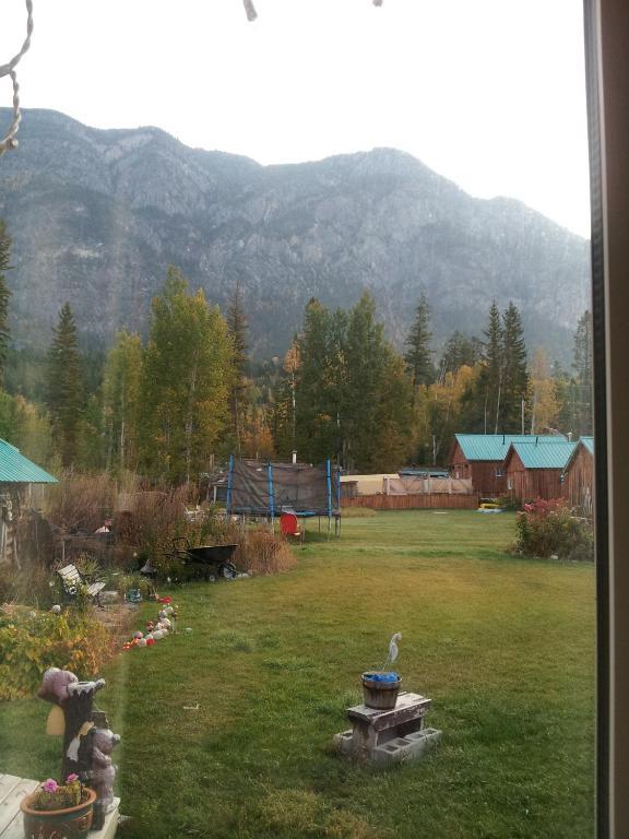 Steamboat Mountain Chalets Hotel Spillimacheen Kültér fotó